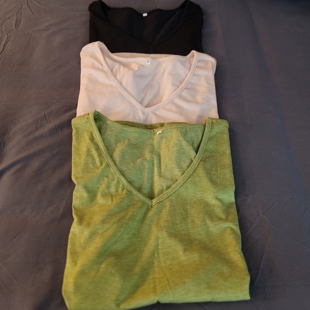 WOMEN'S 3 SHIRT BUNDLE.